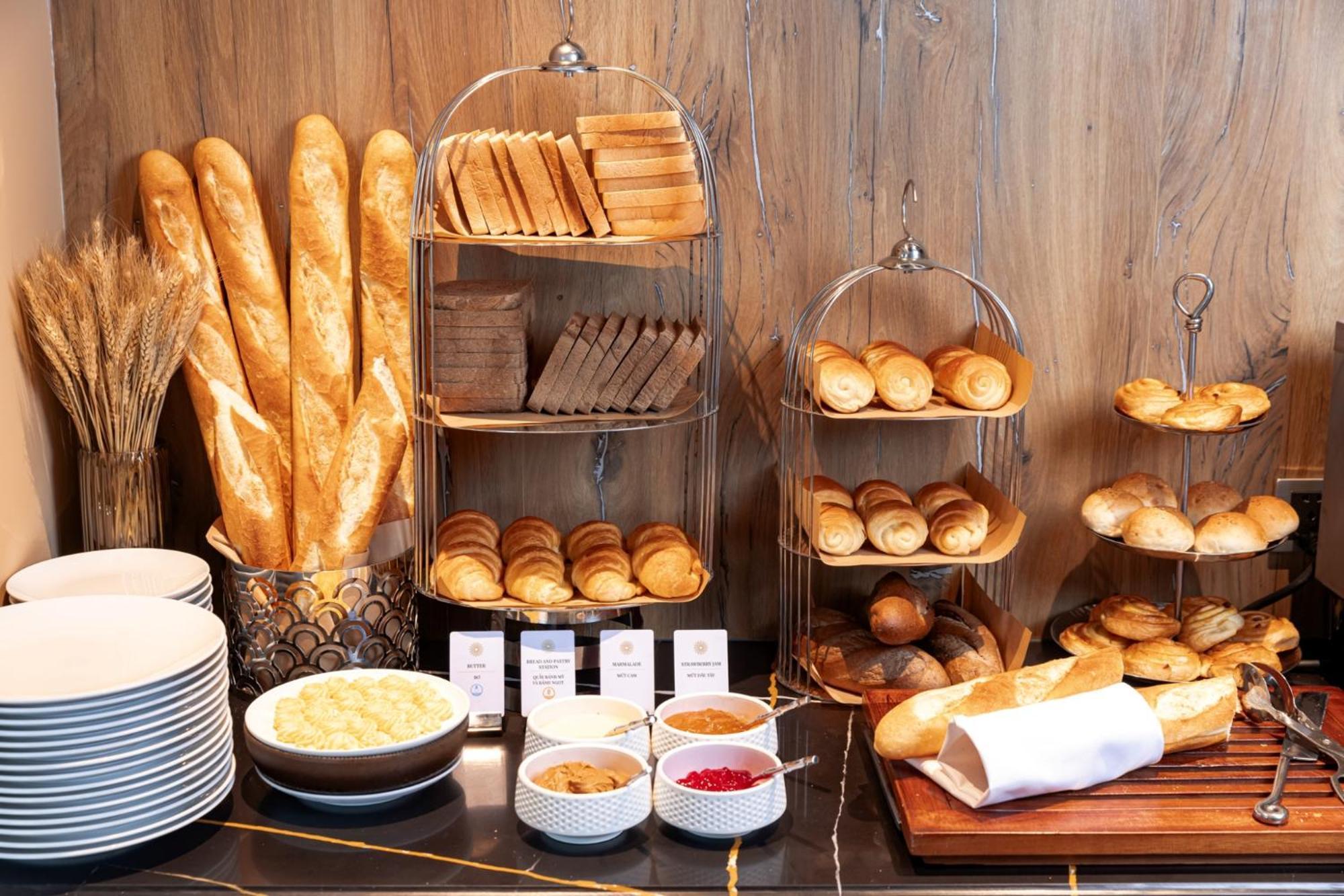 La Siesta Classic Hang Thung هانوي المظهر الخارجي الصورة A bread station