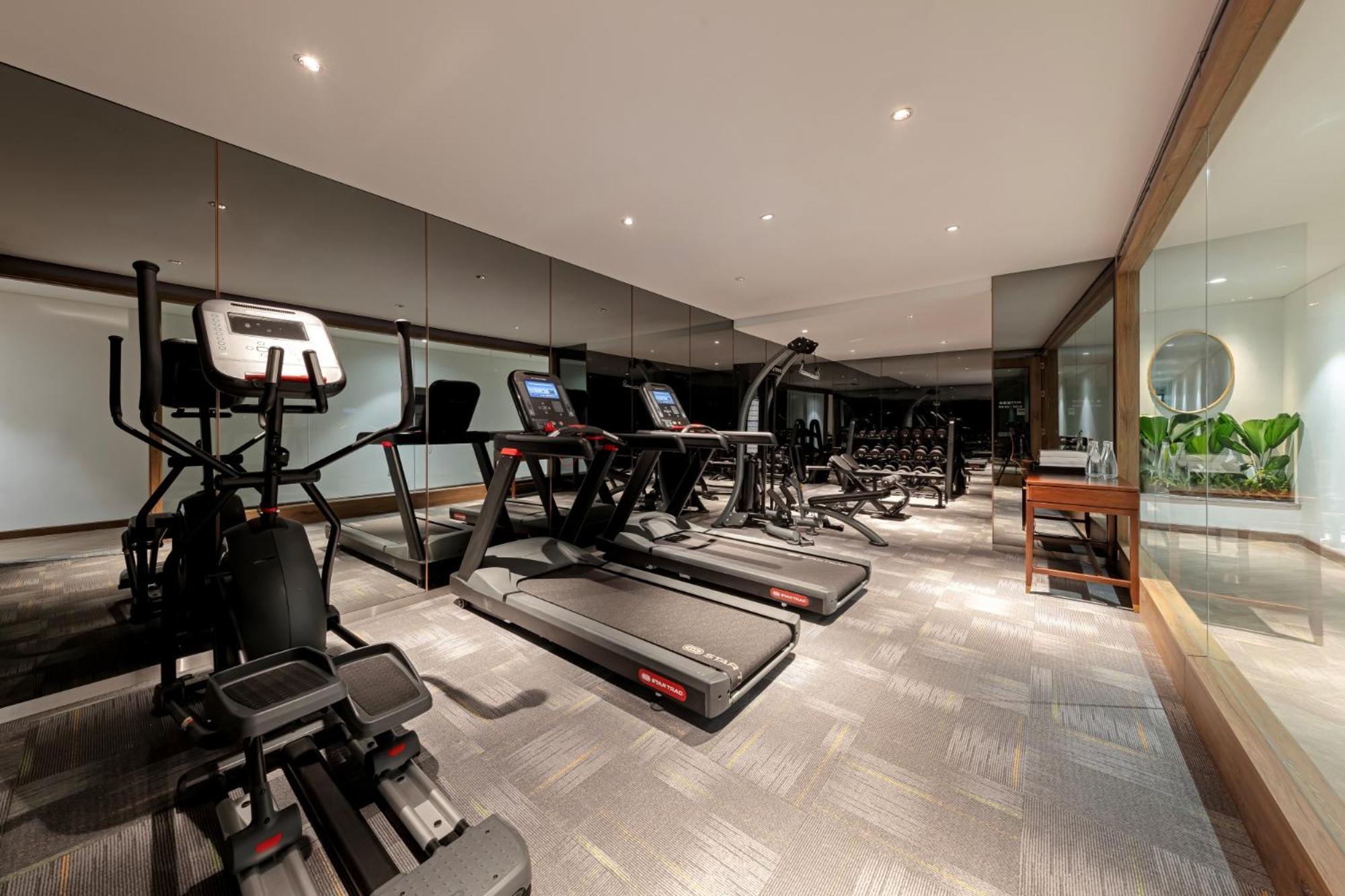 La Siesta Classic Hang Thung هانوي المظهر الخارجي الصورة The gym at The Hari